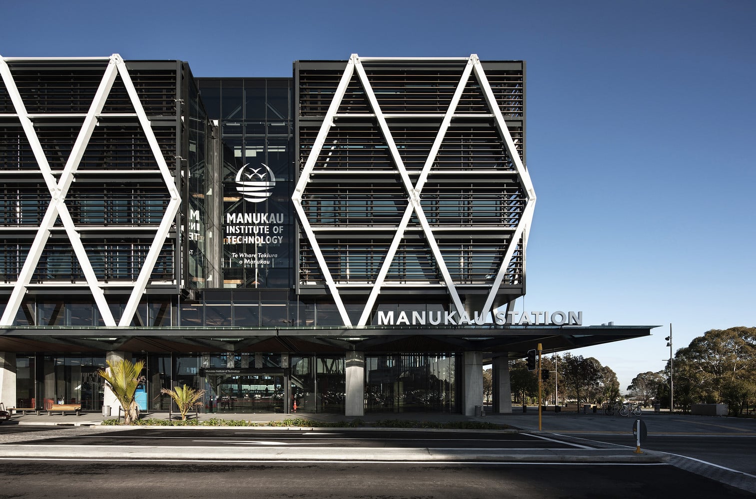 Lighting Control for Modern Transport Hubs Manukau Train Station - Lighting Control for Modern Transport Hubs